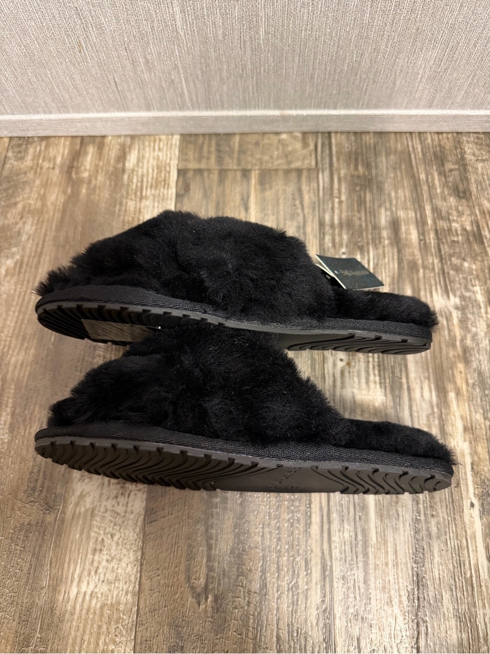 Emu Astralia Plush Black Cross-Band Women's Slippers Size 8 - Picture 5 of 12
